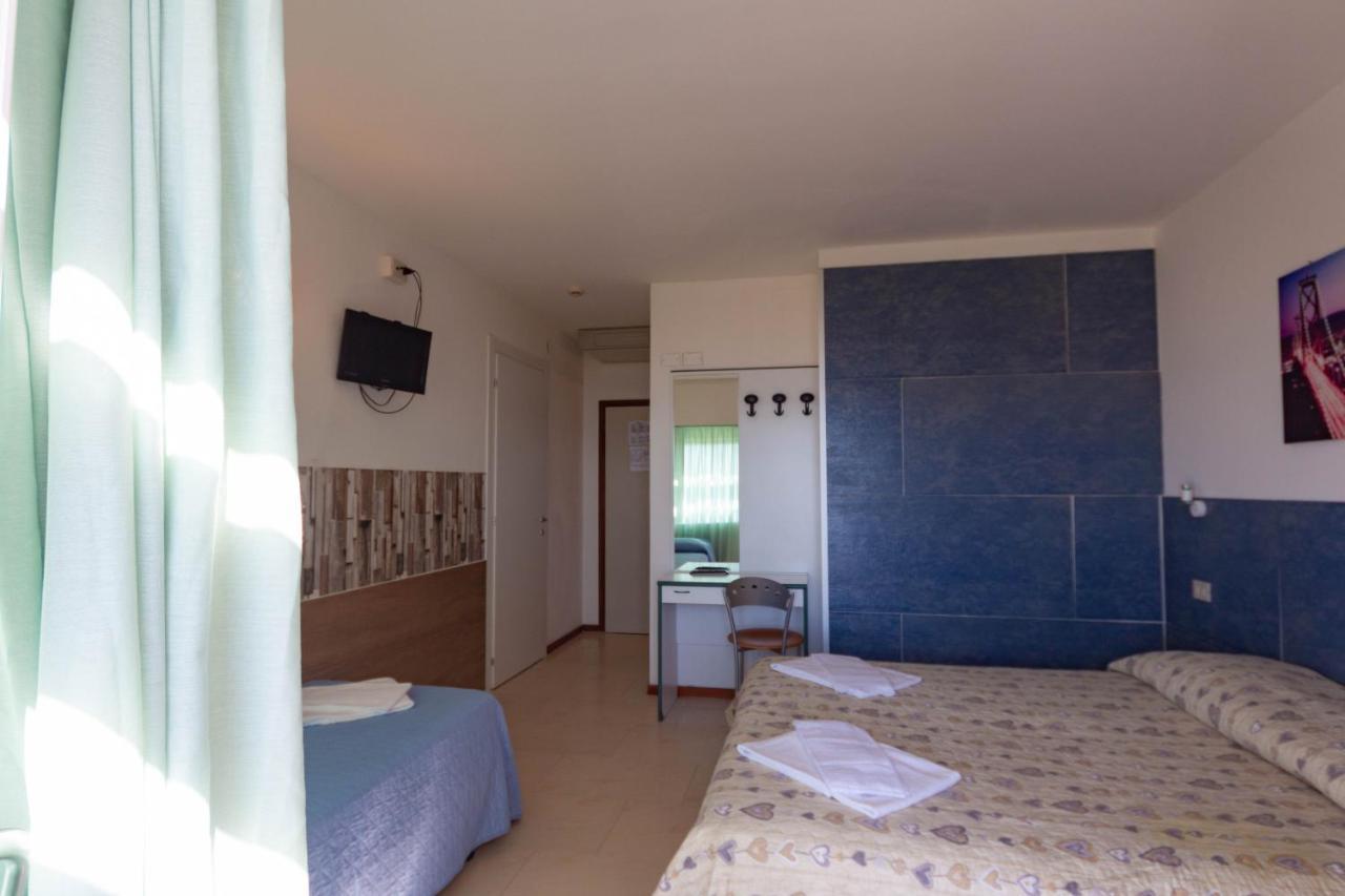 Hotel Ambra Линяно Сабиадоро Екстериор снимка