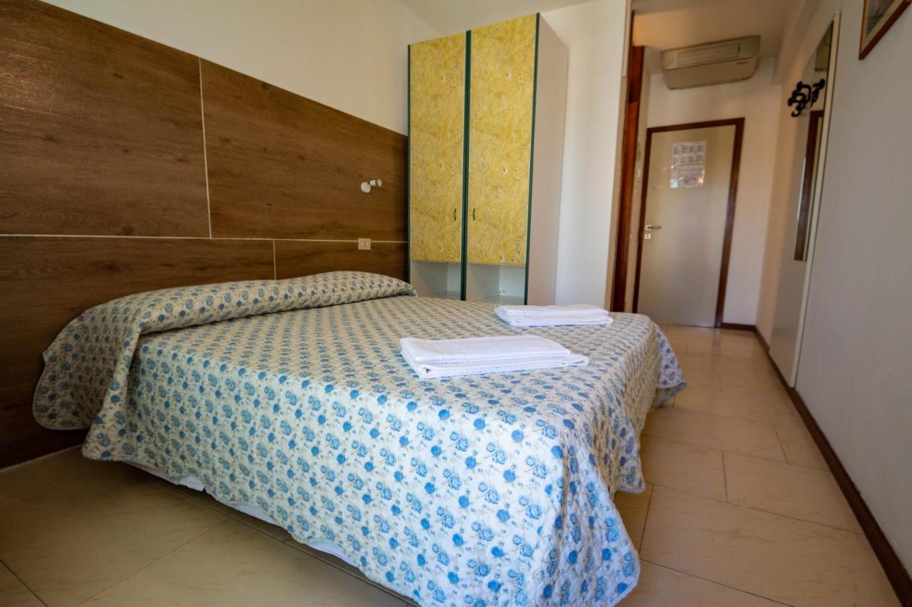 Hotel Ambra Линяно Сабиадоро Екстериор снимка
