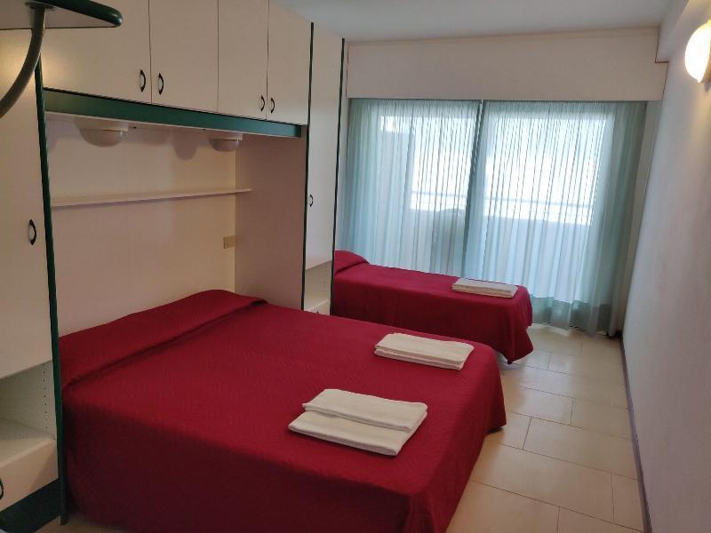 Hotel Ambra Линяно Сабиадоро Екстериор снимка