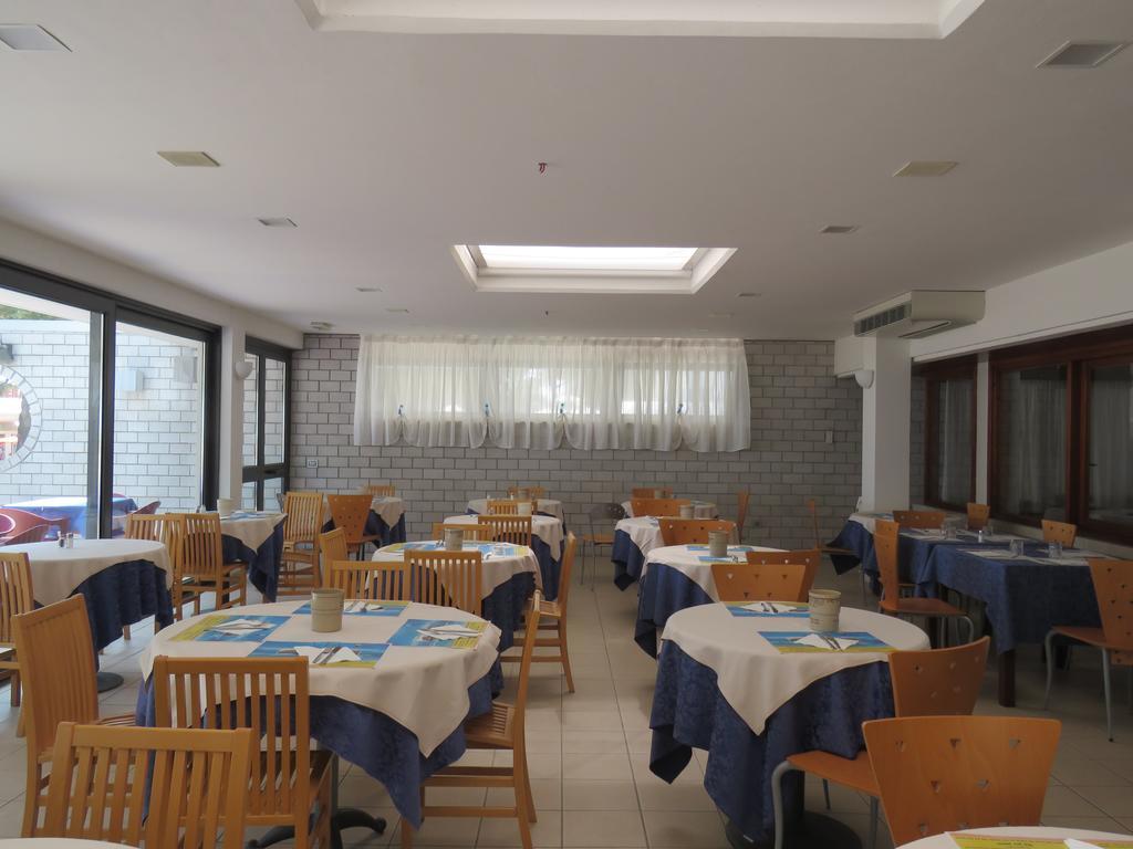 Hotel Ambra Линяно Сабиадоро Екстериор снимка
