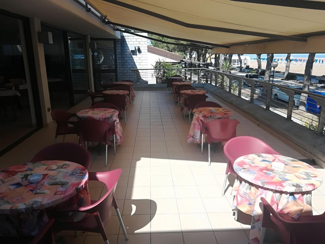 Hotel Ambra Линяно Сабиадоро Екстериор снимка