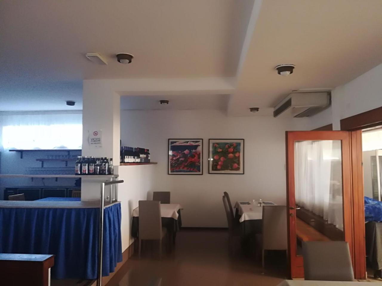 Hotel Ambra Линяно Сабиадоро Екстериор снимка