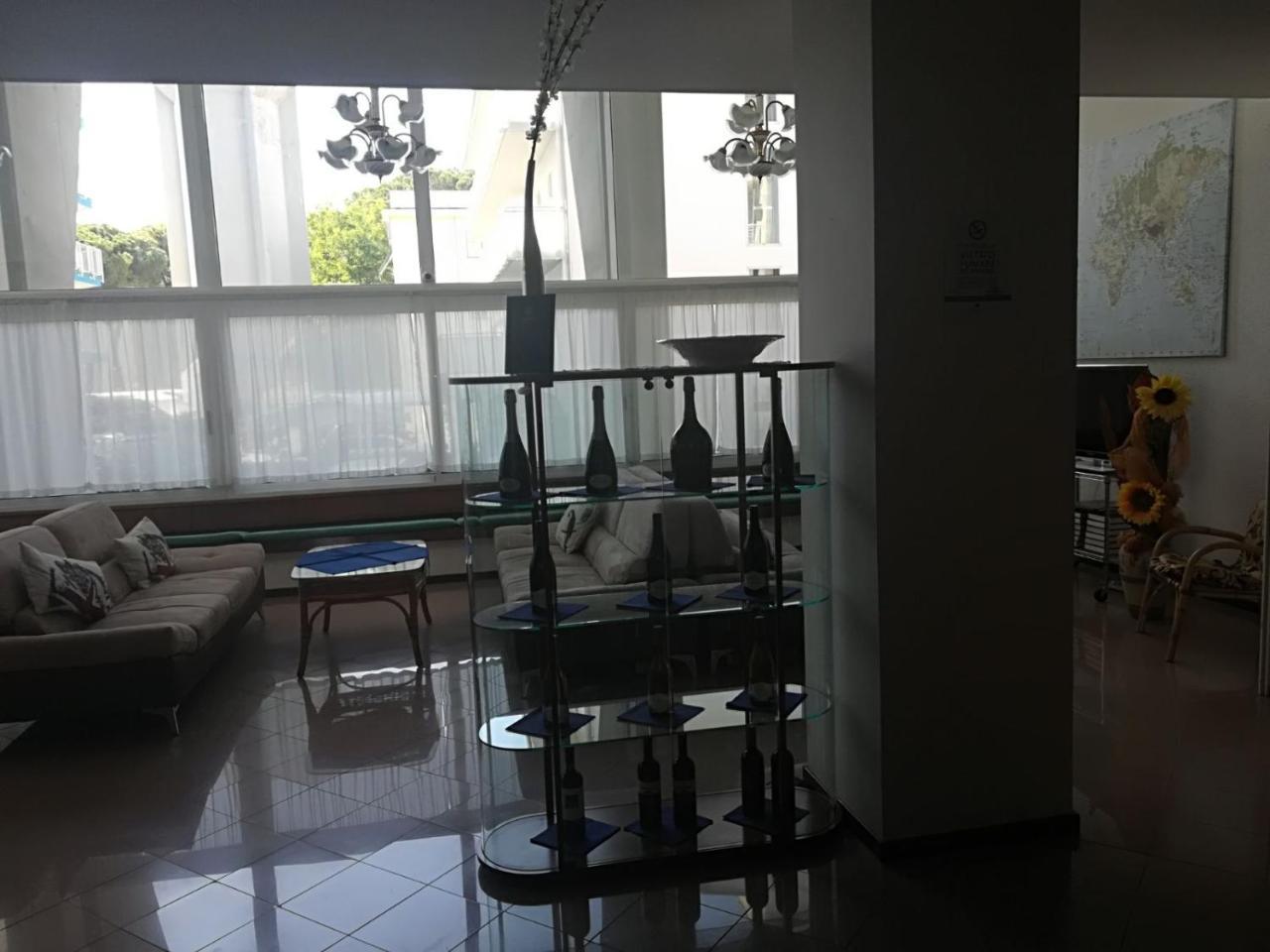 Hotel Ambra Линяно Сабиадоро Екстериор снимка