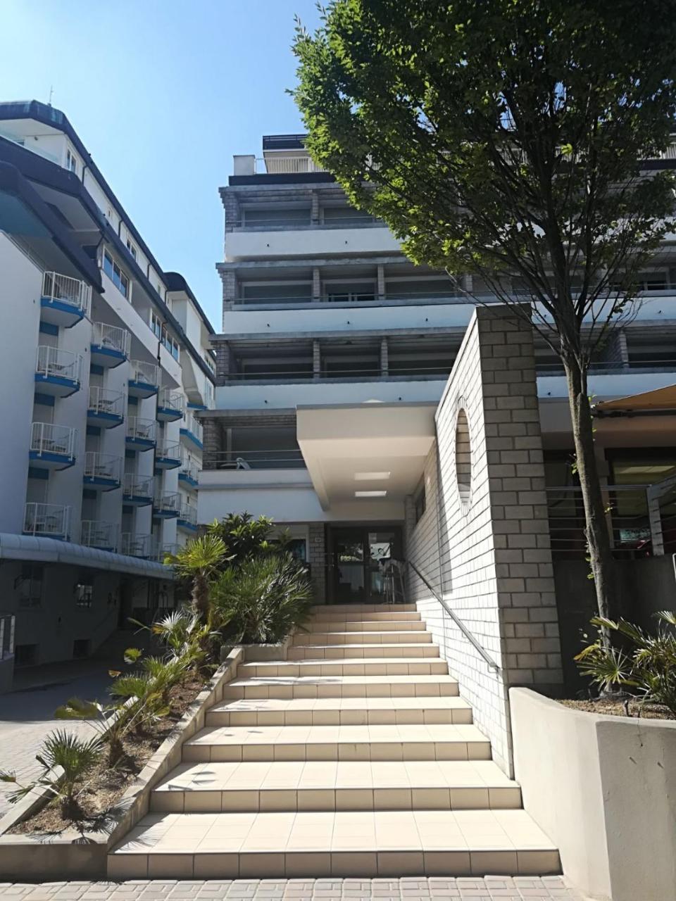 Hotel Ambra Линяно Сабиадоро Екстериор снимка