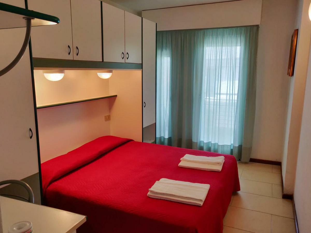 Hotel Ambra Линяно Сабиадоро Екстериор снимка