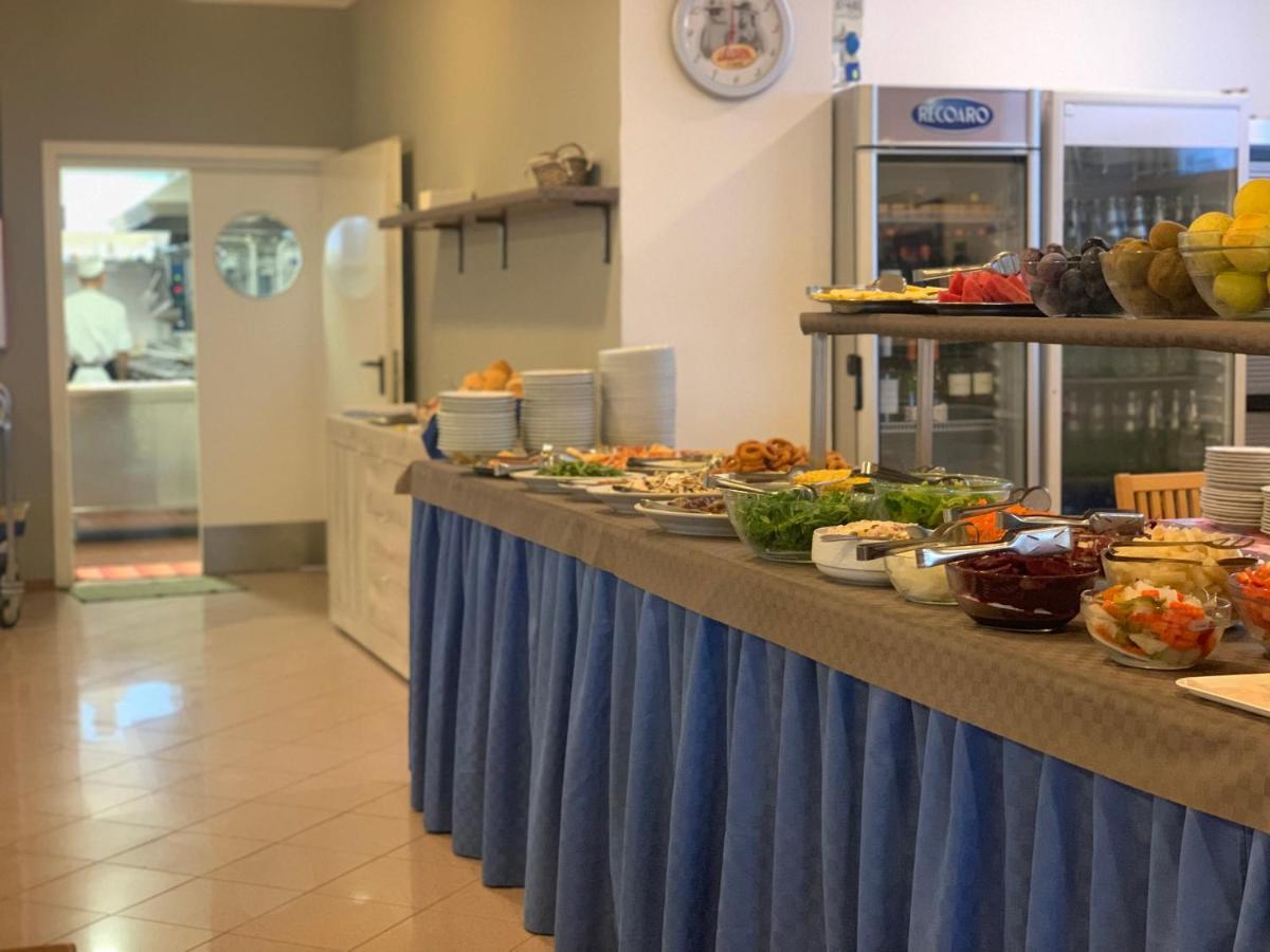 Hotel Ambra Линяно Сабиадоро Екстериор снимка