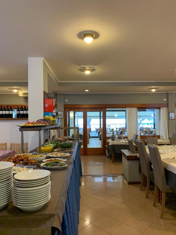 Hotel Ambra Линяно Сабиадоро Екстериор снимка